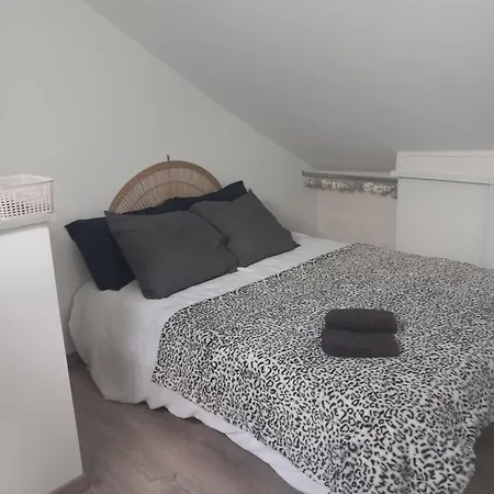 Holiday home L'hirondelle En Auvergne