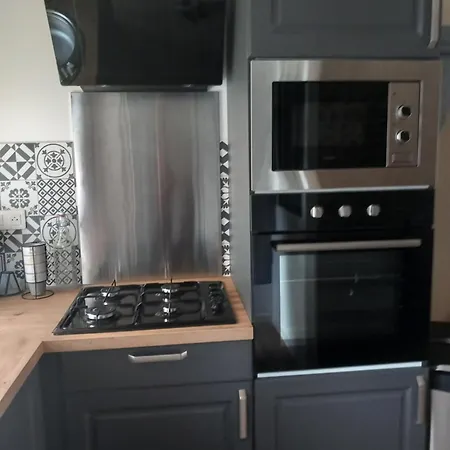 Holiday home L'hirondelle En Auvergne