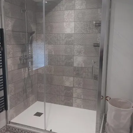 L'hirondelle En Auvergne