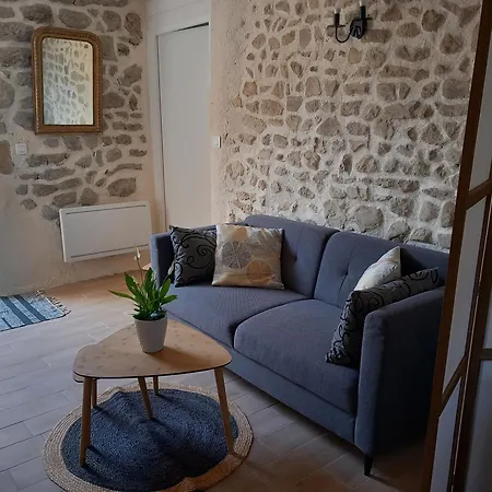 L'hirondelle En Auvergne Champs (Auvergne)