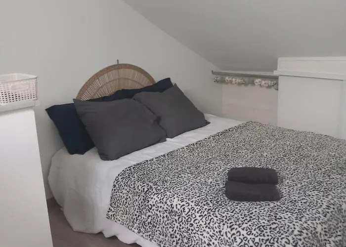 Holiday home L'hirondelle En Auvergne