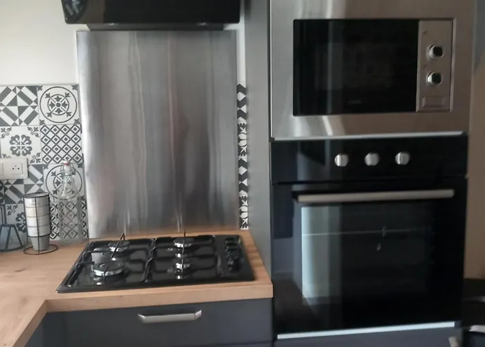 Holiday home L'hirondelle En Auvergne