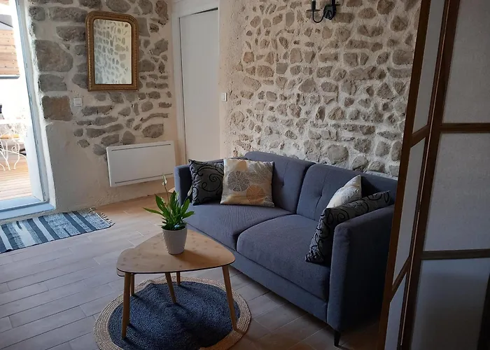 L'hirondelle En Auvergne Champs (Auvergne)