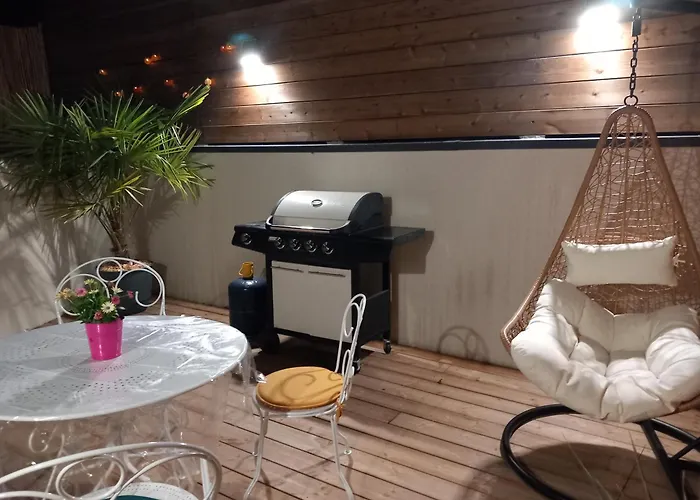 Holiday home L'hirondelle En Auvergne