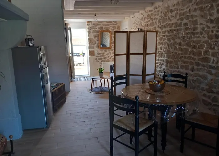 Holiday home L'hirondelle En Auvergne